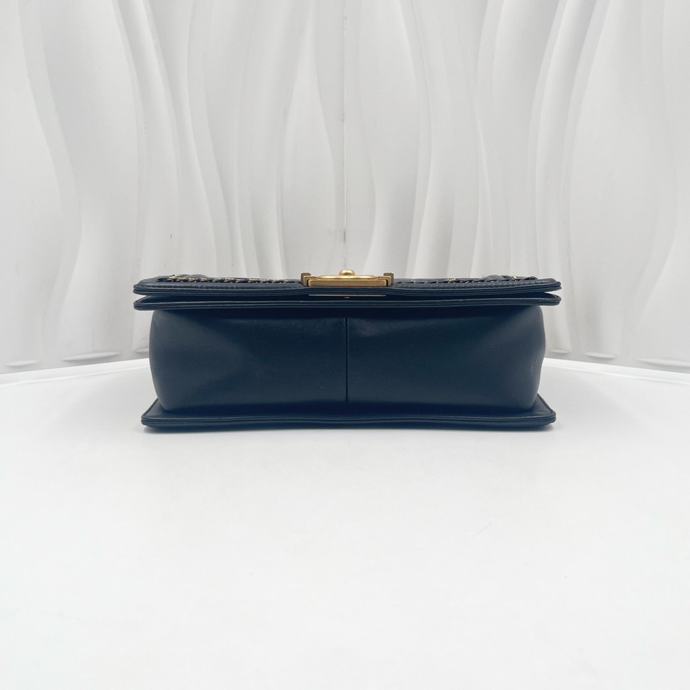 CHANEL Boy CHANEL Medium Flap Bag Black Quilted Lambskin - Picture 7 of 16